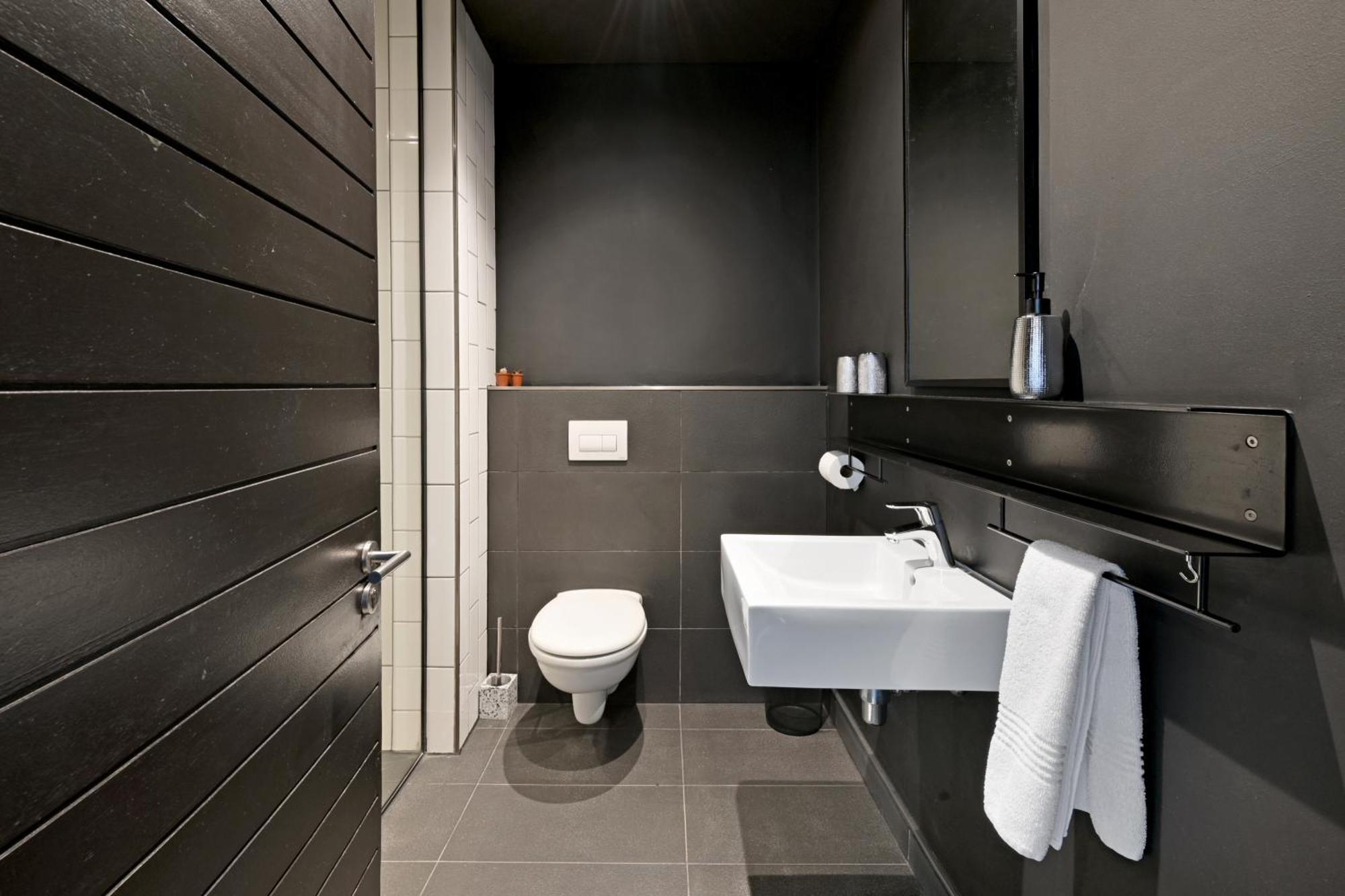 Industrial-chic With Dockyard Views Wex 1 Apartment